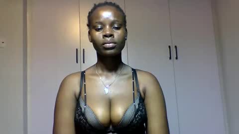 Snapshot of squiter_girlie chatting on November 2025 04:51:02 PM Squiter online show from November 2025 04:51:02 PM