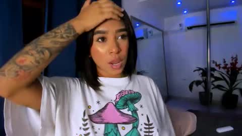 stan_blu online show from December 2025 05:53:01 PM