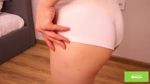 Snapshot of starlace_ chatting on October 2025 03:23:02 AM Nina online show from October 2025 03:23:02 AM