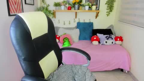 Snapshot of starlie_ chatting on October 2025 12:12:02 AM Alisson online show from October 2025 12:12:02 AM