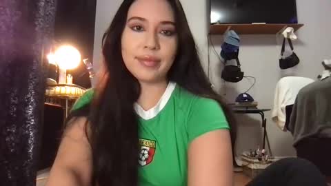 starlitdreams777 online show from February 2025 03:20:01 AM