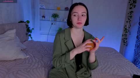 Tiffany and Glenna online show from November 2025 04:18:02 PM