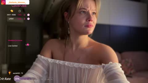 Snapshot of stefanie_collins chatting on February 2025 11:11:01 PM Stefanie online show from February 2025 11:11:01 PM