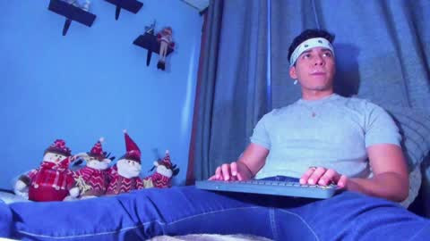 Snapshot of stefann_salvatore chatting on January 2025 10:44:01 PM Stefann Salvatore online show from January 2025 10:44:01 PM