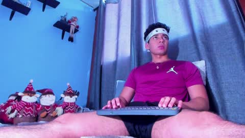 Snapshot of stefann_salvatore chatting on January 2025 10:13:01 PM Stefann Salvatore online show from January 2025 10:13:01 PM
