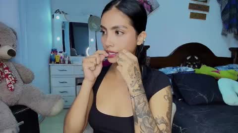 Snapshot of stefanny_pllus chatting on October 2025 12:20:01 AM Im MiaIts my first day here online show from October 2025 12:20:01 AM