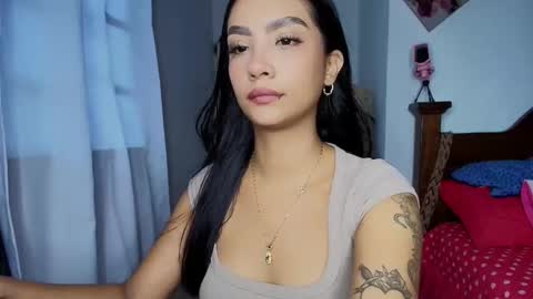 Snapshot of stefanny_pllus chatting on October 2025 05:04:01 PM Im MiaIts my first day here online show from October 2025 05:04:01 PM