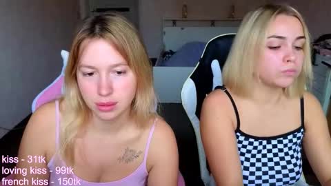 stefany_and_bettany online show from October 2025 01:09:02 PM