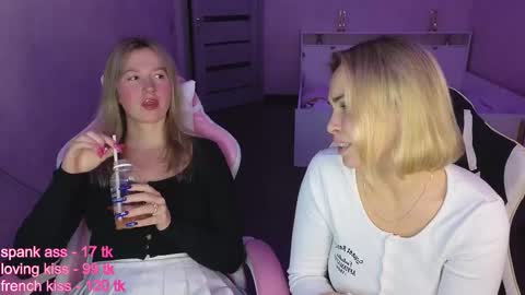 stefany_and_bettany online show from October 2025 04:02:02 PM