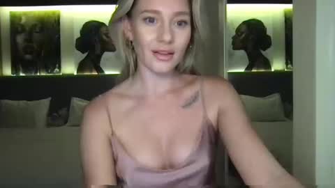 Stella online show from September 2025 12:19:01 PM
