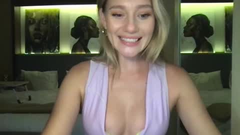 Snapshot of stella_loveu chatting on September 2025 12:54:02 PM Stella online show from September 2025 12:54:02 PM