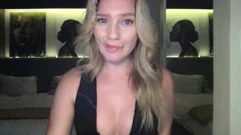 Snapshot of stella_loveu chatting on September 2025 12:54:01 PM Stella online show from September 2025 12:54:01 PM