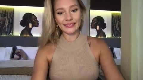 Snapshot of stella_loveu chatting on October 2025 02:04:02 AM Stella online show from October 2025 02:04:02 AM