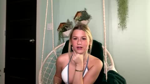 Snapshot of stella_rose20 chatting on November 2025 04:58:02 PM Stella Rose online show from November 2025 04:58:02 PM