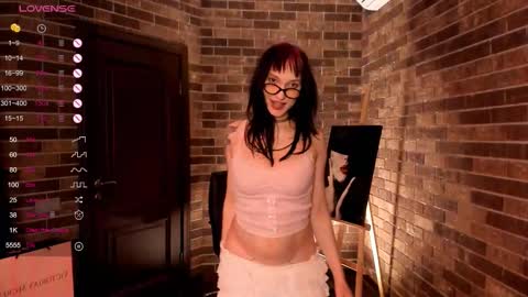 Molly online show from November 2025 03:56:01 PM