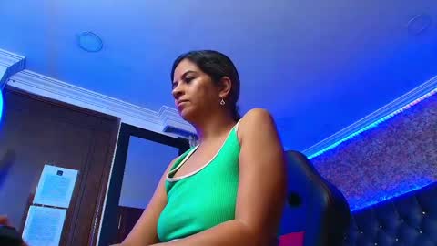 Estella online show from September 2025 09:42:01 PM