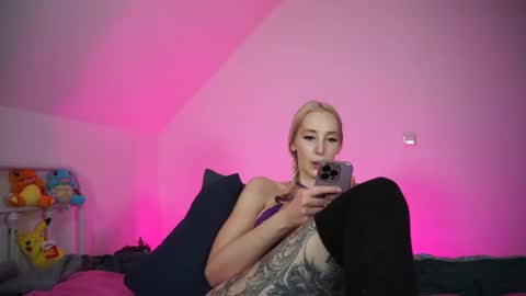Snapshot of stellacinderella chatting on March 2025 02:23:02 PM StellaCinderella online show from March 2025 02:23:02 PM