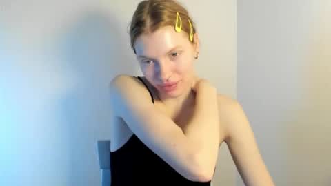 Snapshot of stellaswen chatting on November 2025 10:04:02 AM S T E L L A online show from November 2025 10:04:02 AM