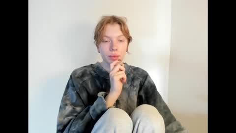 Snapshot of stellaswen chatting on November 2025 08:08:02 AM S T E L L A online show from November 2025 08:08:02 AM