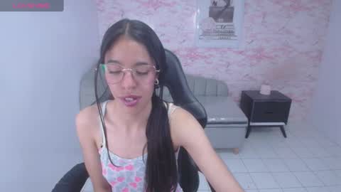 Stephania online show from December 2024 04:01:02 AM