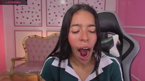 Stephania online show from September 2025 11:32:01 AM