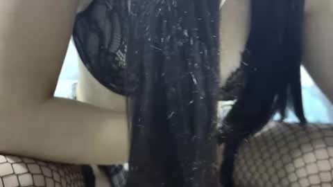 Evanoir  online show from November 2025 04:00:01 AM