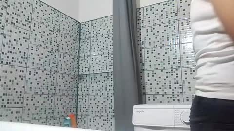 Stephany online show from November 2025 06:17:01 PM