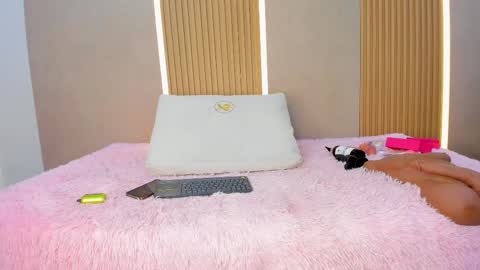 Stephany online show from October 2025 03:43:01 AM