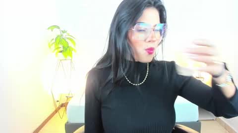 Snapshot of stephanya_ chatting on January 2025 02:43:01 AM S T E P H A N Y A online show from January 2025 02:43:01 AM