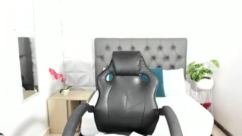 Snapshot of stephanya_ chatting on February 2025 12:06:02 PM S T E P H A N Y A online show from February 2025 12:06:02 PM