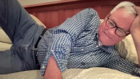 Snapshot of steve988279 chatting on December 2025 10:03:01 PM Steve online show from December 2025 10:03:01 PM