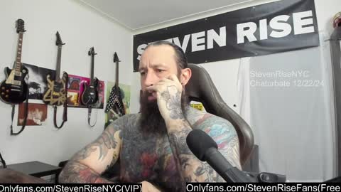 Snapshot of stevenrisenyc chatting on December 2024 02:35:01 AM StevenRiseNYC online show from December 2024 02:35:01 AM