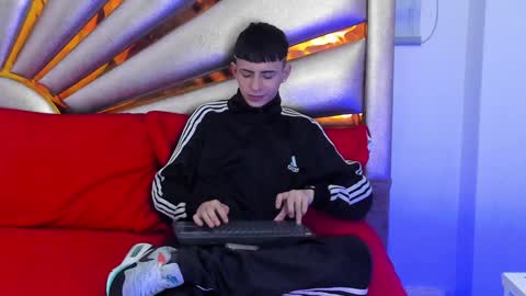Stivarfox21 online show from February 2025 04:36:01 PM