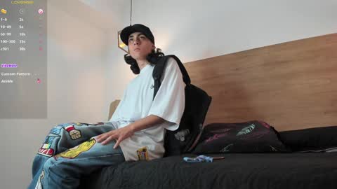 stivenbenet1 online show from December 2024 06:43:01 PM