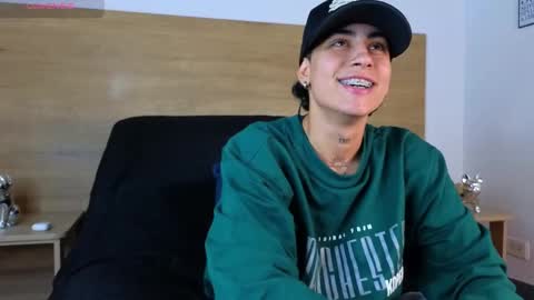 Snapshot of stivenbenet1 chatting on September 2025 09:52:02 PM stivenbenet1 online show from September 2025 09:52:02 PM