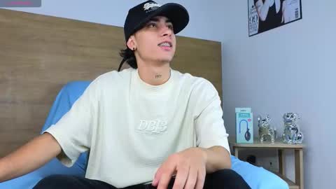 Snapshot of stivenbenet1 chatting on October 2025 12:59:01 PM stivenbenet1 online show from October 2025 12:59:01 PM