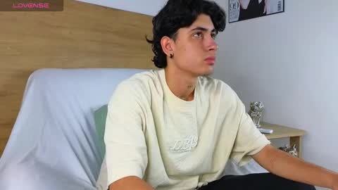 Snapshot of stivenbenet1 chatting on November 2025 12:51:02 PM stivenbenet1 online show from November 2025 12:51:02 PM