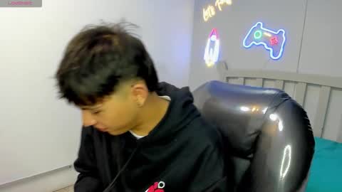 Stiwen online show from November 2025 01:55:02 PM