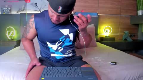 Snapshot of stone_lee_ chatting on November 2025 09:05:02 PM Stone Lee online show from November 2025 09:05:02 PM