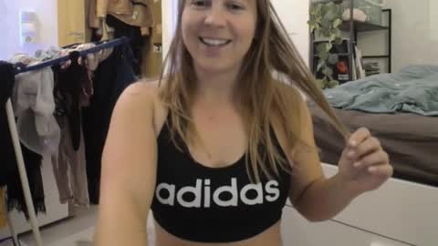 Snapshot of story_of_sarah chatting on November 2025 08:42:01 PM Sarah online show from November 2025 08:42:01 PM