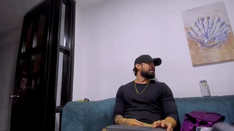 Snapshot of straight__friends chatting on September 2025 02:28:02 PM straight__friends online show from September 2025 02:28:02 PM