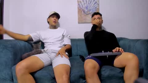 Snapshot of straight__friends chatting on September 2025 01:44:02 PM straight__friends online show from September 2025 01:44:02 PM