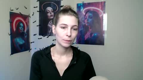 Snapshot of stranger_giirl chatting on October 2025 06:23:02 AM Amalia online show from October 2025 06:23:02 AM