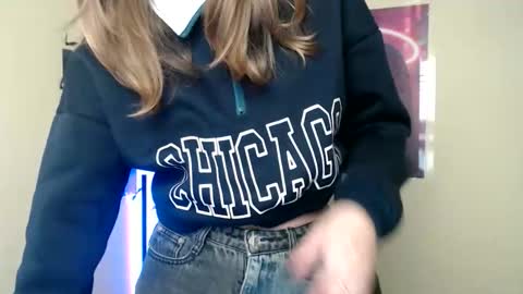 Snapshot of stranger_giirl chatting on October 2025 06:10:01 AM Amalia online show from October 2025 06:10:01 AM