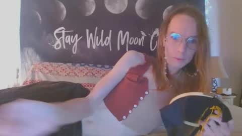 stray_dandelion online show from November 2025 07:24:01 PM