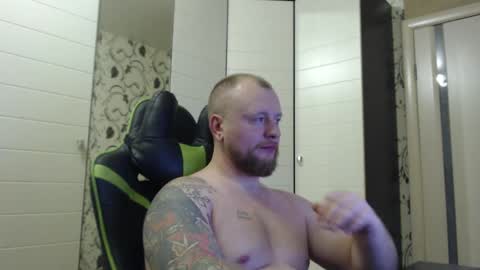 Snapshot of strongass18 chatting on October 2025 02:29:01 PM Alex online show from October 2025 02:29:01 PM