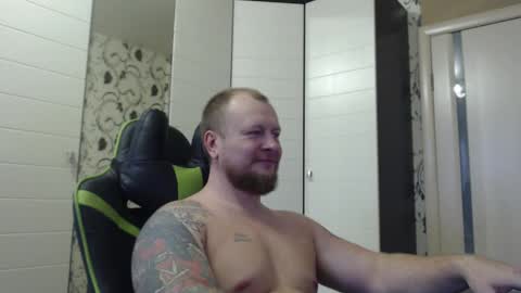 Snapshot of strongass18 chatting on November 2025 10:46:02 AM Alex online show from November 2025 10:46:02 AM