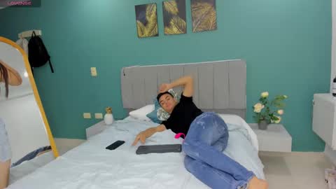 Strong Couple online show from February 2025 02:33:02 AM