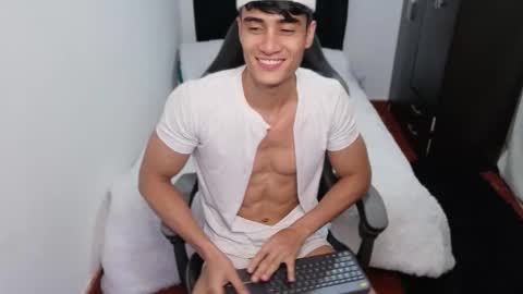 stylish men online show from October 2025 01:23:01 PM