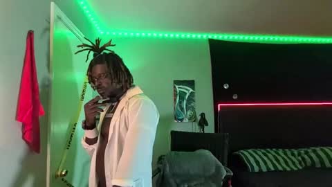 Snapshot of suavechocolatecity chatting on November 2025 11:43:01 AM Hot Chocolate online show from November 2025 11:43:01 AM